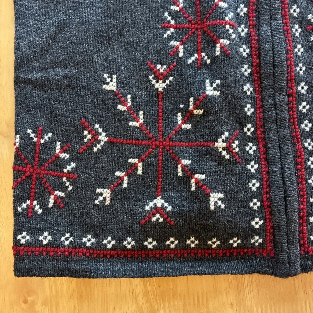 Field Gear  100% Lambs Wool Snowflake Sweater Size Large Women's